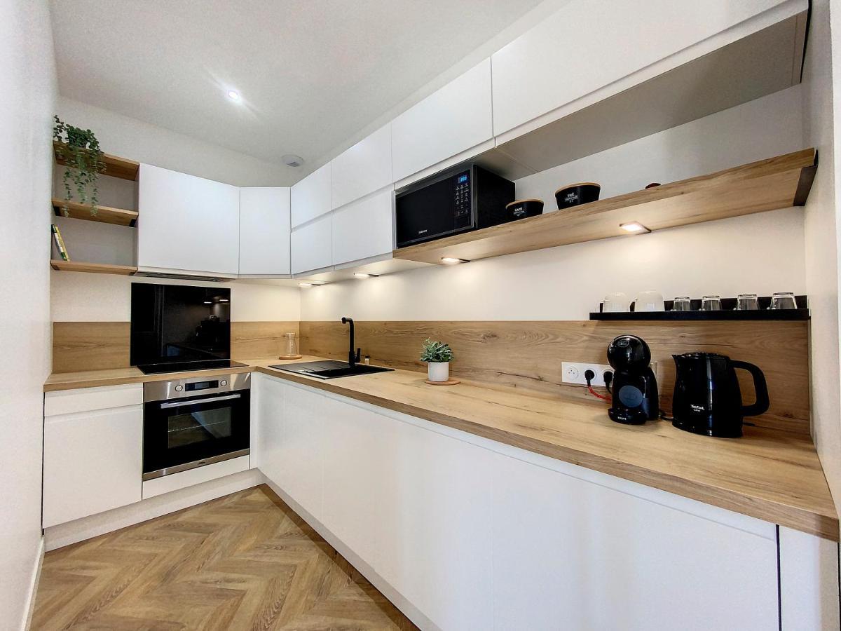 AppartChic - appartement standing - plein Centre&Parking privé Créon Exterior foto