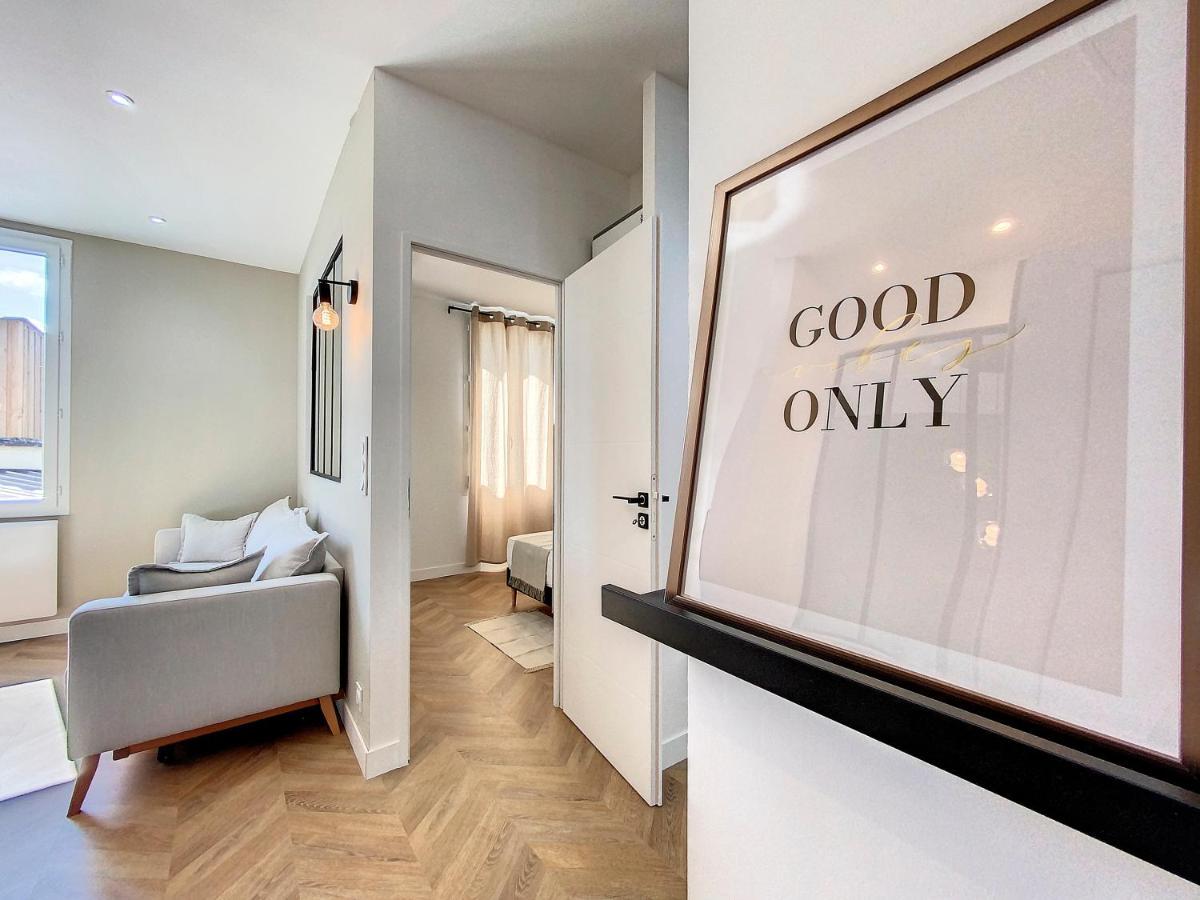 AppartChic - appartement standing - plein Centre&Parking privé Créon Exterior foto