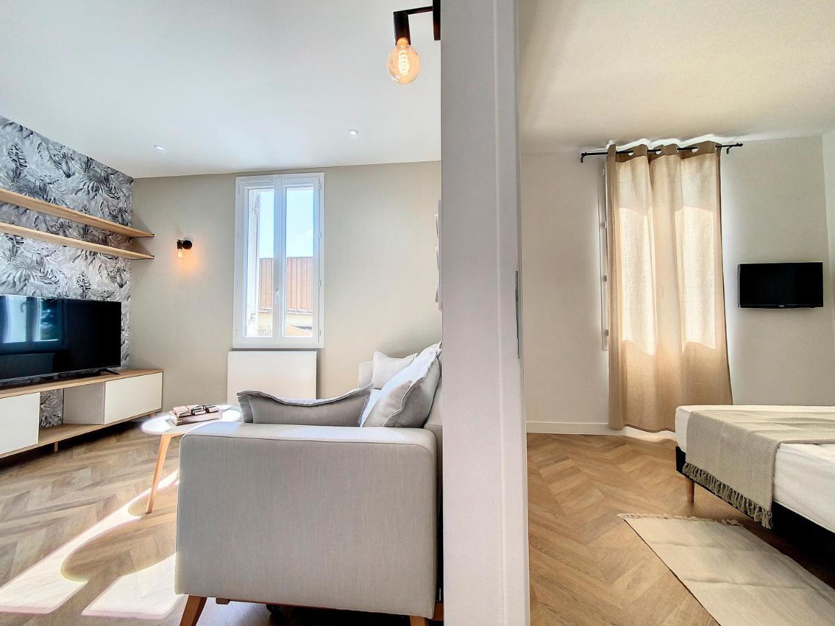 AppartChic - appartement standing - plein Centre&Parking privé Créon Exterior foto